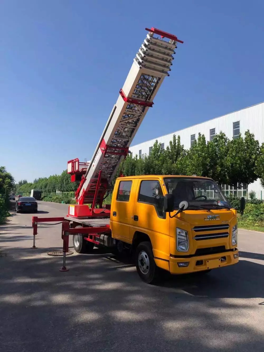 翠屏附近的云梯车出租服务：轻松解决高空作业需求