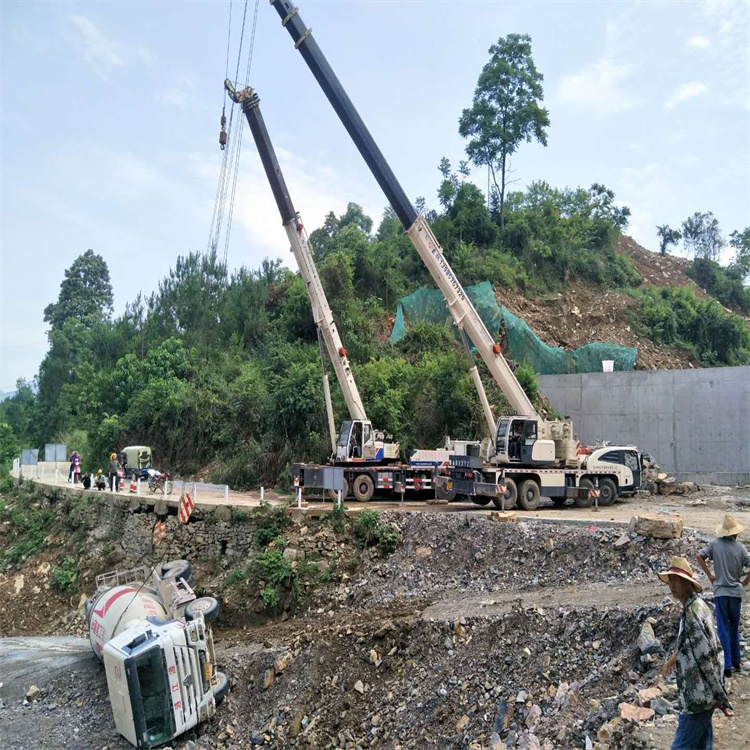 翠屏汽车掉沟里叫吊车救援要多少钱