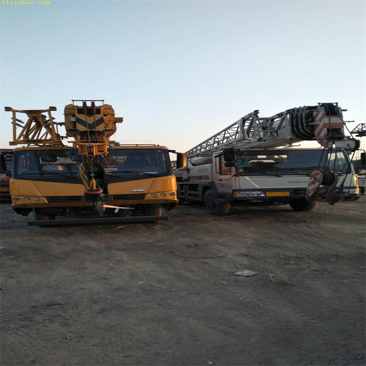 翠屏吊车吊挖机正确办法